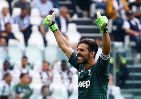Cổ động viên Juventus bật khóc trong ngày chia tay Buffon - Ảnh 6. Cổ động viên Juventus bật khóc trong ngày chia tay Buffon - Ảnh 6.