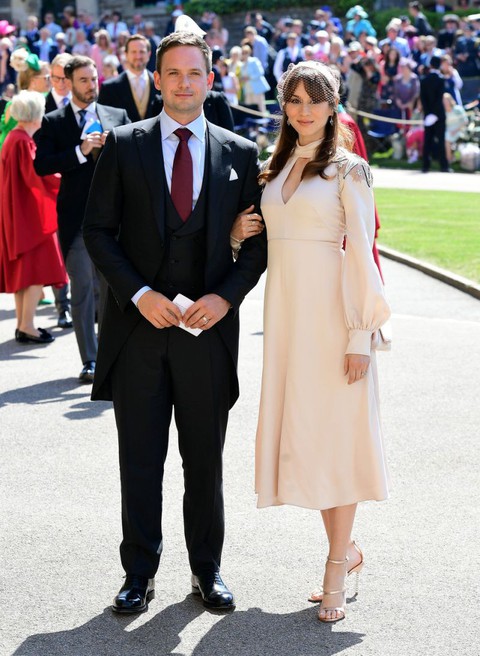 Hoàng tử Harry và Meghan Markle hôn nhau trước nhà nguyện St George - Ảnh 10. Hoàng tử Harry và Meghan Markle hôn nhau trước nhà nguyện St George - Ảnh 10.