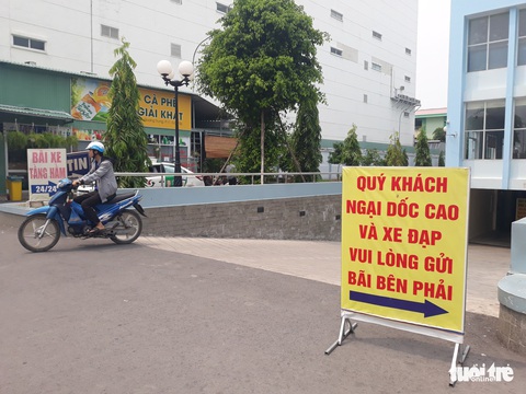 Ngắm nhà vệ sinh bệnh viện quận sạch… hết chỗ chê - Ảnh 8. Ngắm nhà vệ sinh bệnh viện quận sạch… hết chỗ chê - Ảnh 8.