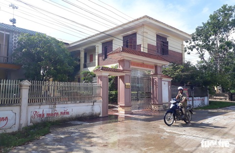 Khởi tố nguyên chủ tịch xã bán chui’ hàng trăm lô đất - Ảnh 1. Khởi tố nguyên chủ tịch xã bán chui’ hàng trăm lô đất - Ảnh 1.