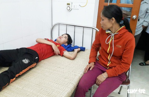 Nam thanh niên bị sét đánh chết khi chơi điện thoại lúc mưa dông - Ảnh 1. Nam thanh niên bị sét đánh chết khi chơi điện thoại lúc mưa dông - Ảnh 1.