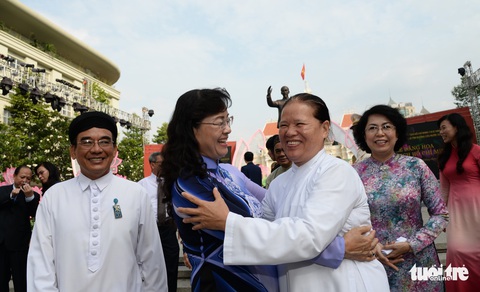 Lãnh đạo TP.HCM dâng hương tưởng nhớ Chủ tịch Hồ Chí Minh - Ảnh 6. Lãnh đạo TP.HCM dâng hương tưởng nhớ Chủ tịch Hồ Chí Minh - Ảnh 6.