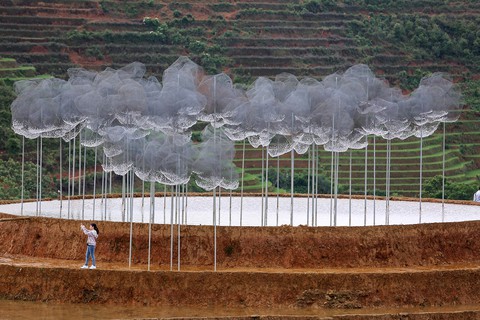 Mây pha lê - La Pán Tẩn: sao không mở lòng mà cứ chửi rủa ném đá? - Ảnh 3. Mây pha lê - La Pán Tẩn: sao không mở lòng mà cứ chửi rủa ném đá? - Ảnh 3.