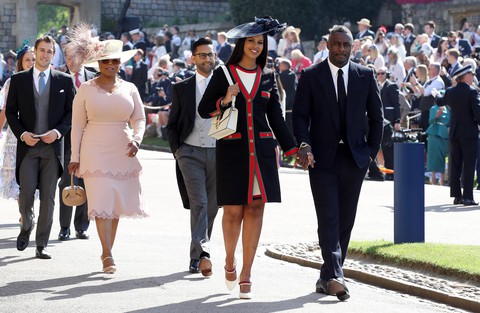 Hoàng tử Harry và Meghan Markle hôn nhau trước nhà nguyện St George - Ảnh 9. Hoàng tử Harry và Meghan Markle hôn nhau trước nhà nguyện St George - Ảnh 9.