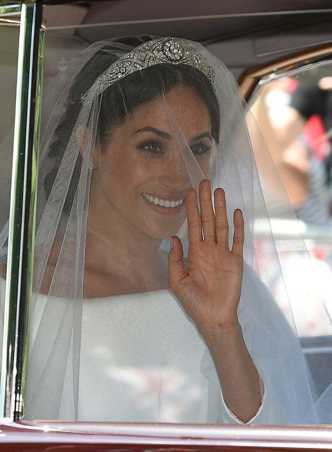 Meghan Markle diện váy cưới Givenchy trong đám cưới Hoàng gia - Ảnh 3. Meghan Markle diện váy cưới Givenchy trong đám cưới Hoàng gia - Ảnh 3.