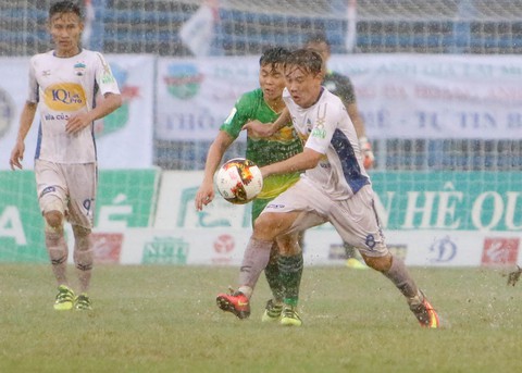 HAGL và Cần Thơ chia điểm trong thủy chiến - Ảnh 3. HAGL và Cần Thơ chia điểm trong thủy chiến - Ảnh 3.