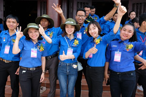 Trao huy hiệu Thanh niên tiên tiến làm theo lời Bác cho 336 bạn trẻ - Ảnh 3. Trao huy hiệu Thanh niên tiên tiến làm theo lời Bác cho 336 bạn trẻ - Ảnh 3.