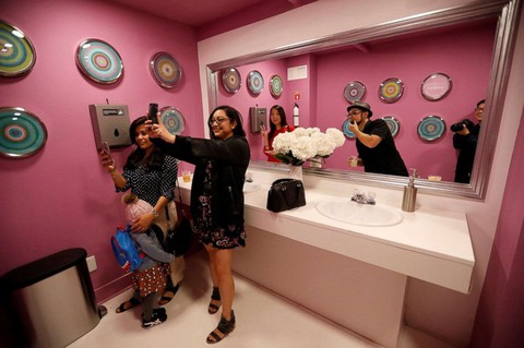 Thỏa sức ‘selfie’ tại Bảo tàng chụp ảnh tự sướng California - Ảnh 7. Thỏa sức ‘selfie’ tại Bảo tàng chụp ảnh tự sướng California - Ảnh 7.