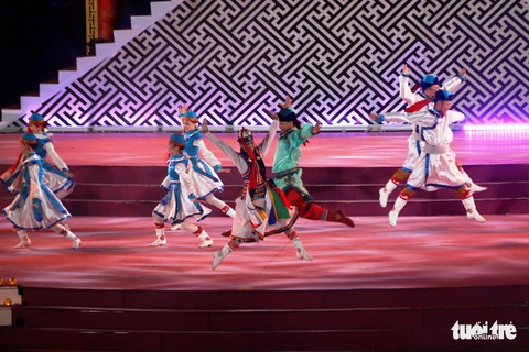 Festival Huế 2018 lộng lẫy bế mạc: Hát khúc ân tình đêm giã bạn - Ảnh 4. Festival Huế 2018 lộng lẫy bế mạc: Hát khúc ân tình đêm giã bạn - Ảnh 4.