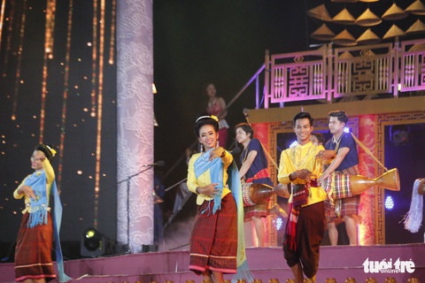 Festival Huế 2018 lộng lẫy bế mạc: Hát khúc ân tình đêm giã bạn - Ảnh 6. Festival Huế 2018 lộng lẫy bế mạc: Hát khúc ân tình đêm giã bạn - Ảnh 6.