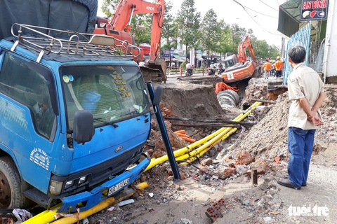 Sau mưa, dự án hầm chui Tân Phong xuất hiện hố nuốt xe tải - Ảnh 1. Sau mưa, dự án hầm chui Tân Phong xuất hiện hố nuốt xe tải - Ảnh 1.