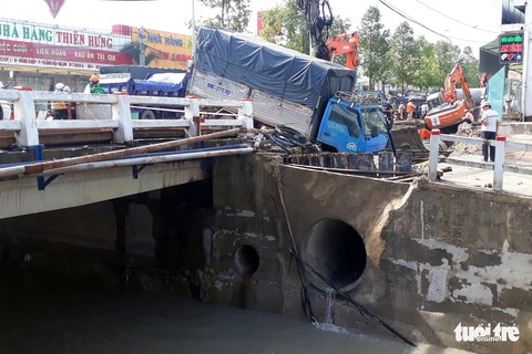 Sau mưa, dự án hầm chui Tân Phong xuất hiện hố nuốt xe tải - Ảnh 3. Sau mưa, dự án hầm chui Tân Phong xuất hiện hố nuốt xe tải - Ảnh 3.