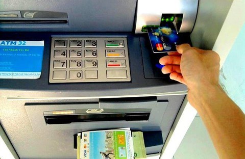 Tư vấn cách sử dụng thẻ an toàn trên máy ATM - Ảnh 1. Tư vấn cách sử dụng thẻ an toàn trên máy ATM - Ảnh 1.