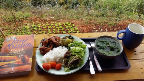 Sống như ‘đám dở hơi’, bỏ thành thị đi nghỉ hưu non - Ảnh 2. Sống như ‘đám dở hơi’, bỏ thành thị đi nghỉ hưu non - Ảnh 2.