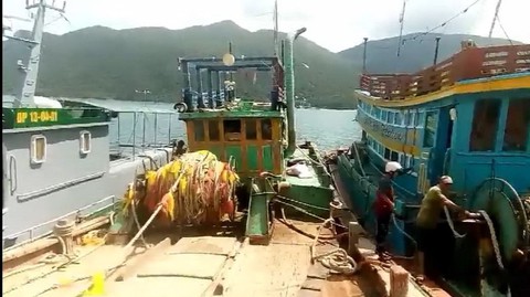 Phát hiện nhiều tàu chở dầu không giấy tờ ở Côn Đảo - Ảnh 3. Phát hiện nhiều tàu chở dầu không giấy tờ ở Côn Đảo - Ảnh 3.