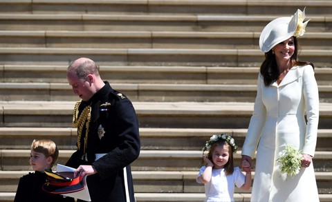 Vì sao Kate Middleton mặc lại đồ cũ trong đám cưới em chồng? - Ảnh 2. Vì sao Kate Middleton mặc lại đồ cũ trong đám cưới em chồng? - Ảnh 2.