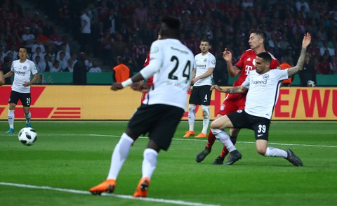 Thua sốc Frankfurt, Bayern mất cúp Quốc gia Đức - Ảnh 3. Thua sốc Frankfurt, Bayern mất cúp Quốc gia Đức - Ảnh 3.