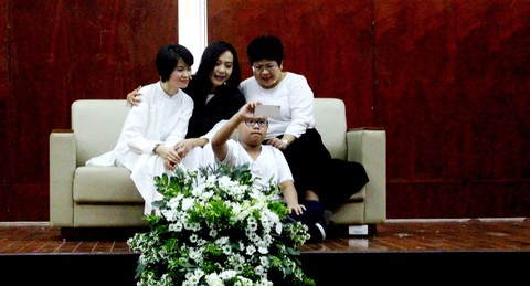 Hàng trăm bệnh nhân ung thư khóc với Điểm đến của cuộc đời - Ảnh 1. Hàng trăm bệnh nhân ung thư khóc với Điểm đến của cuộc đời - Ảnh 1.