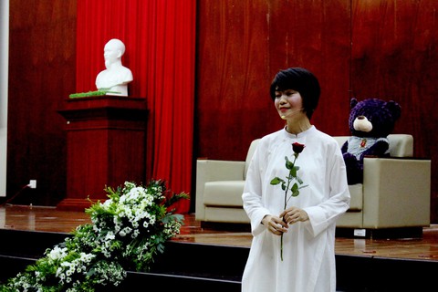 Hàng trăm bệnh nhân ung thư khóc với Điểm đến của cuộc đời - Ảnh 3. Hàng trăm bệnh nhân ung thư khóc với Điểm đến của cuộc đời - Ảnh 3.