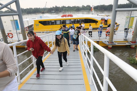 Đa dạng loại hình phương tiện công cộng - Ảnh 1. Đa dạng loại hình phương tiện công cộng - Ảnh 1.