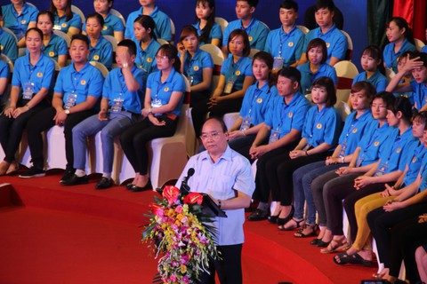 Thủ tướng Nguyễn Xuân Phúc: Công nhân phải có khát vọng vươn lên - Ảnh 1. Thủ tướng Nguyễn Xuân Phúc: Công nhân phải có khát vọng vươn lên - Ảnh 1.