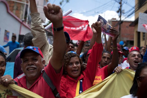 Bầu cử Venezuela: Tổng thống đương nhiệm đối đầu 2 ứng viên thân Mỹ - Ảnh 3. Bầu cử Venezuela: Tổng thống đương nhiệm đối đầu 2 ứng viên thân Mỹ - Ảnh 3.