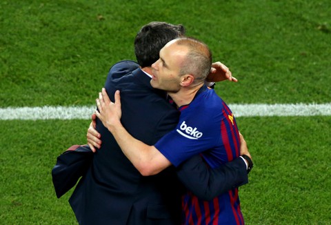 Nou Camp xúc động chia tay Iniesta - Ảnh 9. Nou Camp xúc động chia tay Iniesta - Ảnh 9.
