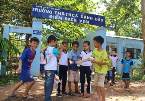 Đất trường học bị lấy làm dự án, thầy trò phải đi học nhờ - Ảnh 1. Đất trường học bị lấy làm dự án, thầy trò phải đi học nhờ - Ảnh 1.