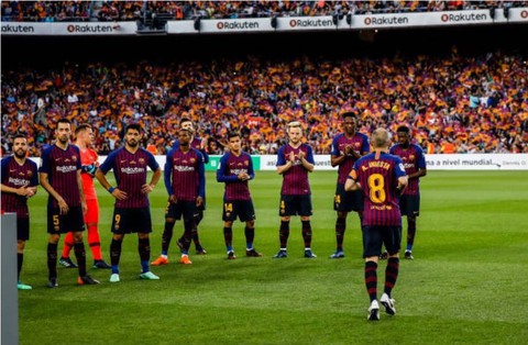 Nou Camp xúc động chia tay Iniesta - Ảnh 8. Nou Camp xúc động chia tay Iniesta - Ảnh 8.