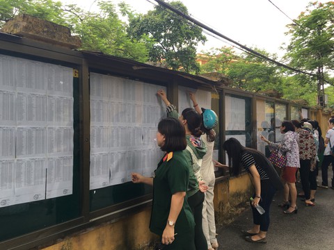 Sợ rớt lớp 10, học sinh Hà Nội đổ xô vào trường tốp giữa - Ảnh 1. Sợ rớt lớp 10, học sinh Hà Nội đổ xô vào trường tốp giữa - Ảnh 1.