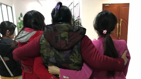 Chàng trai tìm đưa phụ nữ xa xứ về quê hương - Ảnh 1. Chàng trai tìm đưa phụ nữ xa xứ về quê hương - Ảnh 1.