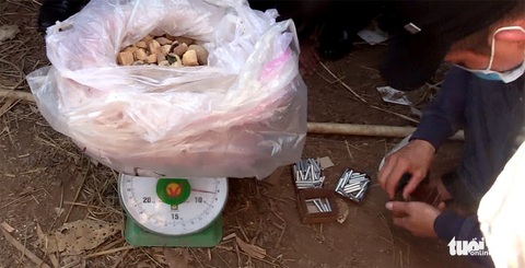 Bình Định bắt vụ vận chuyển, tàng trữ gần 20kg thuốc nổ - Ảnh 2. Bình Định bắt vụ vận chuyển, tàng trữ gần 20kg thuốc nổ - Ảnh 2.