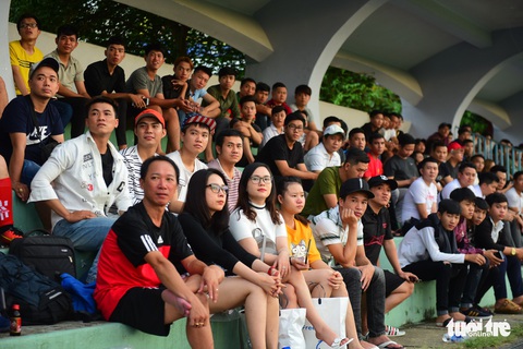 Cầu thủ, ca sĩ đá bóng từ thiện ủng hộ hiệp sĩ đường phố - Ảnh 4. Cầu thủ, ca sĩ đá bóng từ thiện ủng hộ hiệp sĩ đường phố - Ảnh 4.
