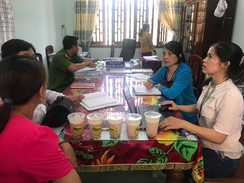 Đình chỉ tiệm trà sữa làm hơn 40 học sinh nhập viện cấp cứu - Ảnh 1. Đình chỉ tiệm trà sữa làm hơn 40 học sinh nhập viện cấp cứu - Ảnh 1.