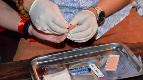 Nhiễm HIV từ quan hệ đồng giới - Ảnh 1. Nhiễm HIV từ quan hệ đồng giới - Ảnh 1.