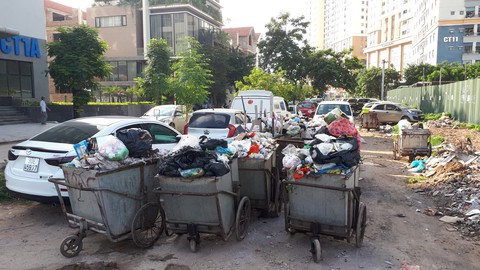 Công an giải tỏa bãi xe, hàng ngàn dân chung cư náo loạn - Ảnh 3. Công an giải tỏa bãi xe, hàng ngàn dân chung cư náo loạn - Ảnh 3.