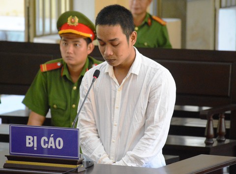 15 năm tù cho người chồng tưới xăng đốt vợ - Ảnh 1. 15 năm tù cho người chồng tưới xăng đốt vợ - Ảnh 1.