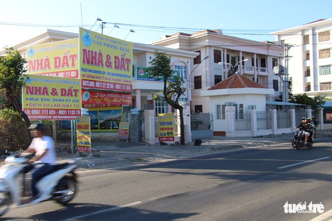Chưa chấp nhận gỡ phần lệnh cấm chuyển nhượng đất Bắc Vân Phong - Ảnh 1. Chưa chấp nhận gỡ phần lệnh cấm chuyển nhượng đất Bắc Vân Phong - Ảnh 1.