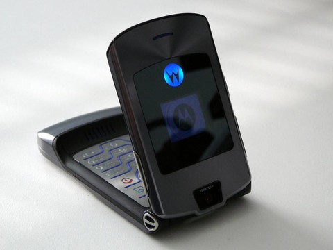 Motorola rục rịch sản xuất điện thoại nắp gập thông minh - Ảnh 1. Motorola rục rịch sản xuất điện thoại nắp gập thông minh - Ảnh 1.