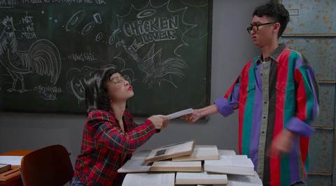 Chi Pu ra mắt MV chính thức của Đoá hoa hồng - Ảnh 7. Chi Pu ra mắt MV chính thức của Đoá hoa hồng - Ảnh 7.