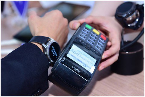 Samsung Pay: Cú hích lớn cho kinh tế không tiền mặt - Ảnh 1. Samsung Pay: Cú hích lớn cho kinh tế không tiền mặt - Ảnh 1.
