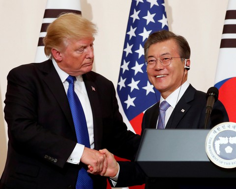 Tổng thống Donald Trump liệu có dùng quân sự với Triều Tiên? - Ảnh 1. Tổng thống Donald Trump liệu có dùng quân sự với Triều Tiên? - Ảnh 1.
