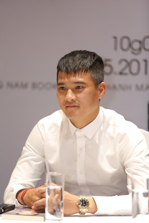 Công Vinh - Thủy Tiên dành toàn bộ tiền bán tự truyện để làm từ thiện - Ảnh 3. Công Vinh - Thủy Tiên dành toàn bộ tiền bán tự truyện để làm từ thiện - Ảnh 3.