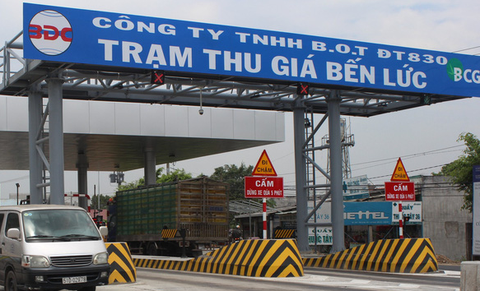 Chủ đầu tư BOT đường tỉnh 830 đặt bảng thu giá vì không thể làm khác - Ảnh 1. Chủ đầu tư BOT đường tỉnh 830 đặt bảng thu giá vì không thể làm khác - Ảnh 1.