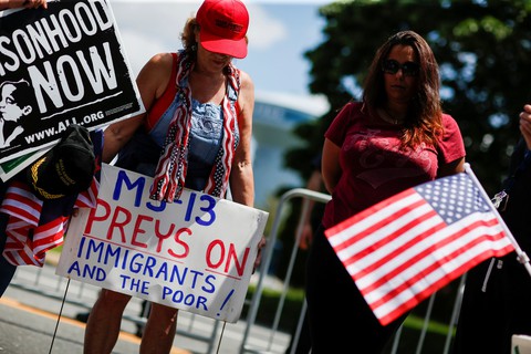 Ông Trump dọa cắt viện trợ các nước không ngăn chặn MS-13 - Ảnh 2. Ông Trump dọa cắt viện trợ các nước không ngăn chặn MS-13 - Ảnh 2.