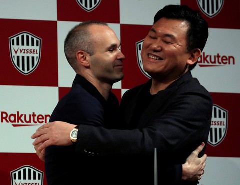 Sang Nhật, Iniesta vẫn mặc áo số 8 - Ảnh 4. Sang Nhật, Iniesta vẫn mặc áo số 8 - Ảnh 4.