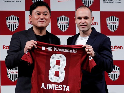 Sang Nhật, Iniesta vẫn mặc áo số 8 - Ảnh 5. Sang Nhật, Iniesta vẫn mặc áo số 8 - Ảnh 5.