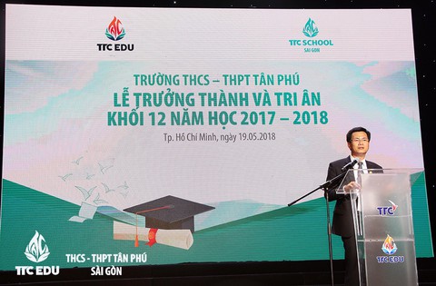 Lễ trưởng thành và tri ân xúc động ở một trường tư - Ảnh 1. Lễ trưởng thành và tri ân xúc động ở một trường tư - Ảnh 1.