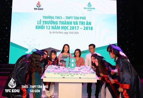 Lễ trưởng thành và tri ân xúc động ở một trường tư - Ảnh 2.