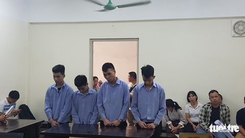 Nhóm cướp trẻ mỗi ngày làm một vụ lãnh án - Ảnh 1. Nhóm cướp trẻ mỗi ngày làm một vụ lãnh án - Ảnh 1.